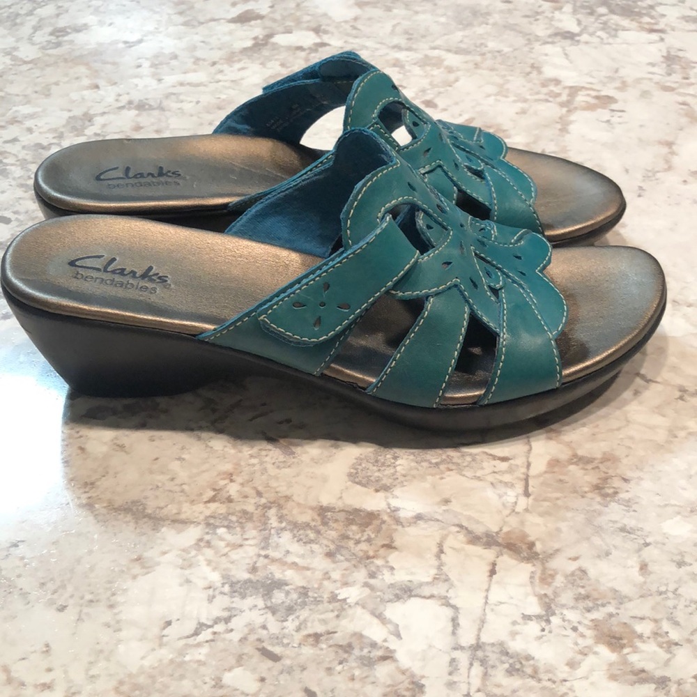 Clarks Bendable Sandal. Size 8